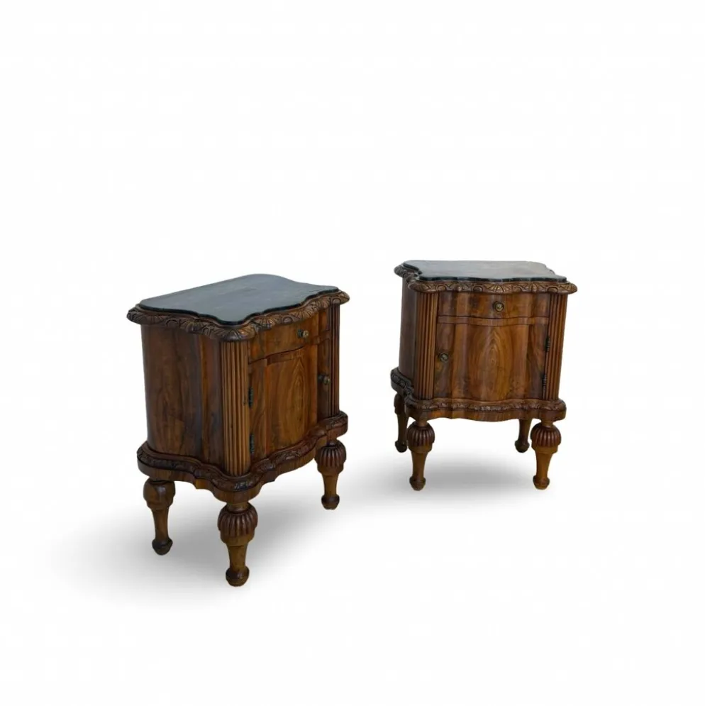 Tables de nuit serpentine en noyer Art déco, années 1920