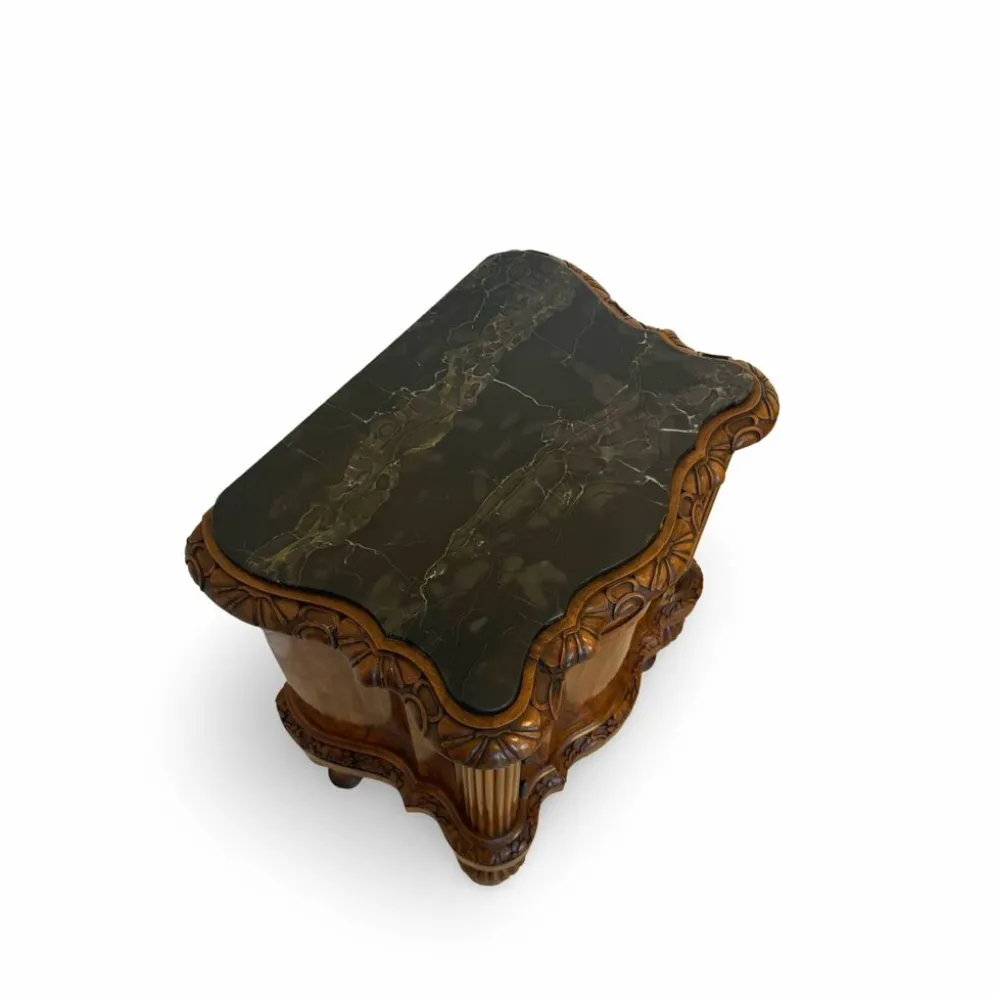 Tables de nuit serpentine en noyer Art déco, années 1920