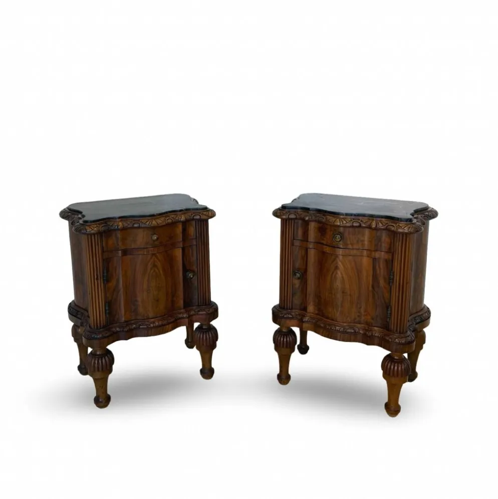 Tables de nuit serpentine en noyer Art déco, années 1920