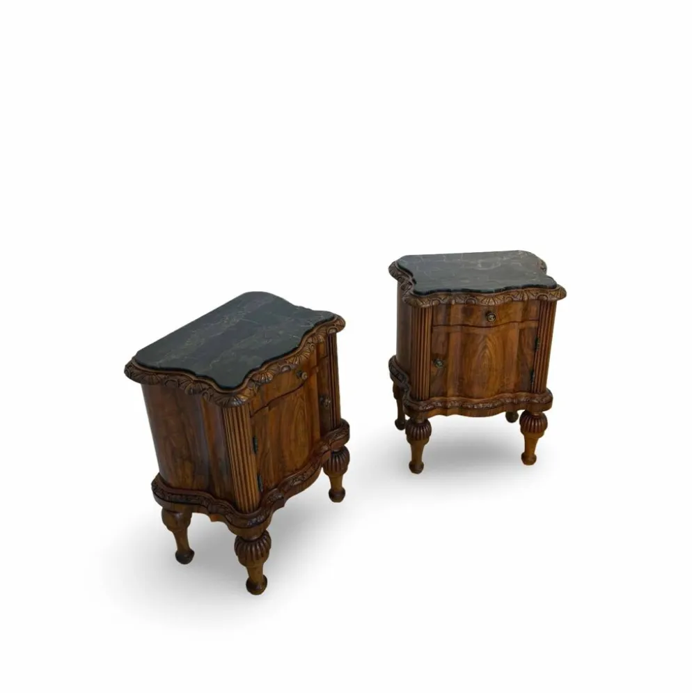 Tables de nuit serpentine en noyer Art déco, années 1920