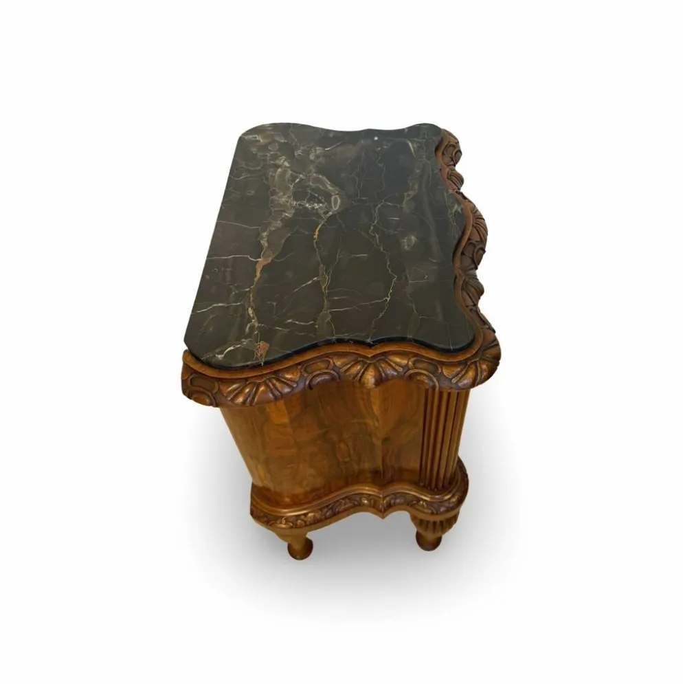 Tables de nuit serpentine en noyer Art déco, années 1920