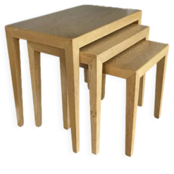 Tables emboîtées en chêne par Severin Hansen