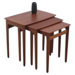 Tables emboîtées en teck et chêne par Svend Åge Madsen, années 1960.