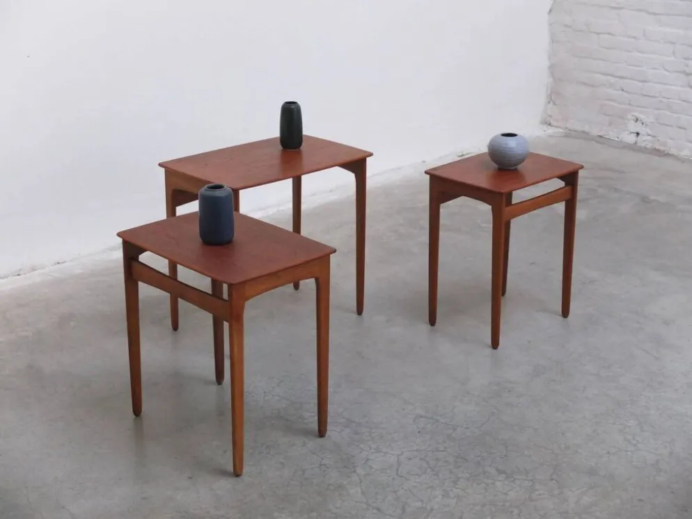 Tables emboîtées en teck et chêne par Svend Åge Madsen, années 1960.