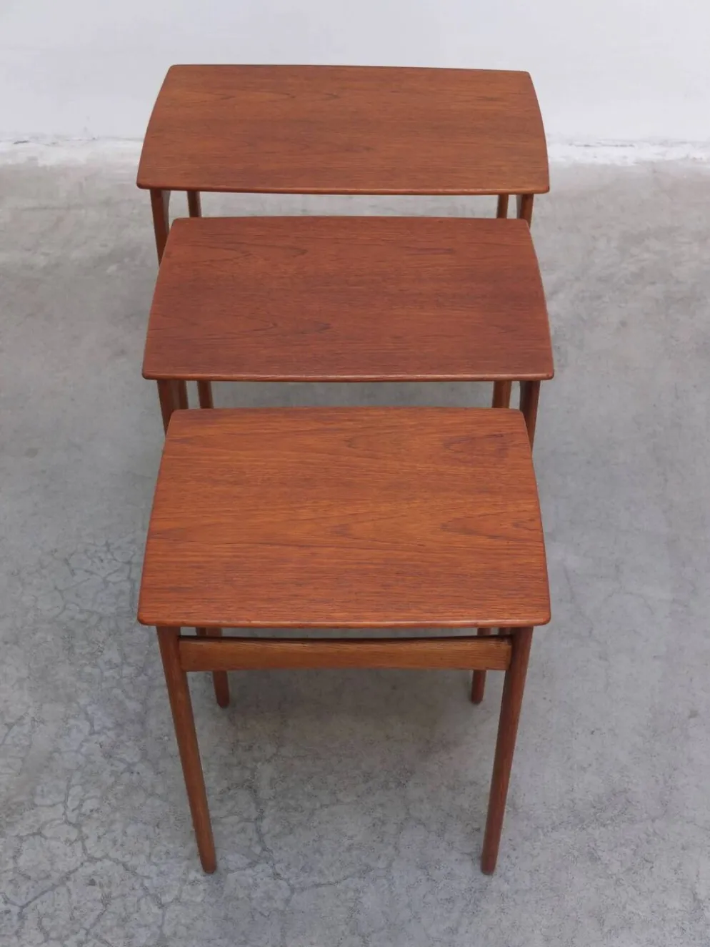 Tables emboîtées en teck et chêne par Svend Åge Madsen, années 1960.