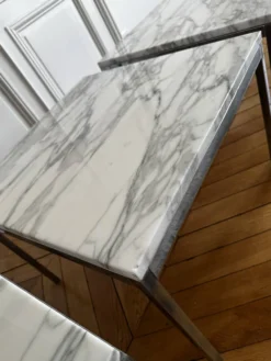 3 tables Florence Knoll – marbre blanc type Calacatta & acier chromé