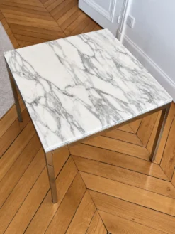 3 tables Florence Knoll – marbre blanc type Calacatta & acier chromé