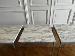 3 tables Florence Knoll – marbre blanc type Calacatta & acier chromé