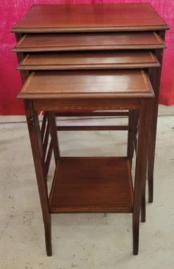 Tables gigognes