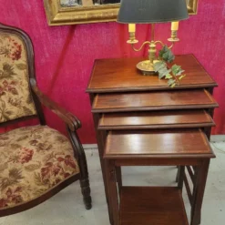 Tables gigognes