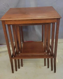 Tables gigognes