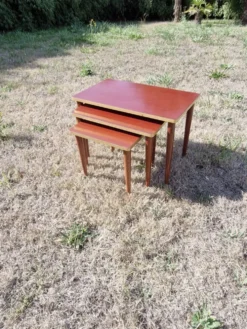 Tables gigognes