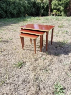 Tables gigognes