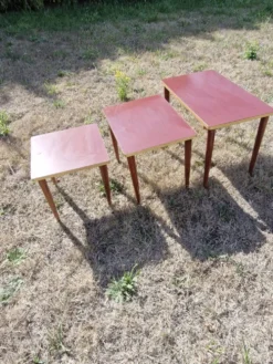 Tables gigognes