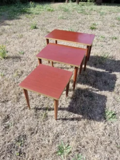 Tables gigognes