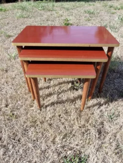 Tables gigognes