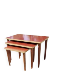 Tables gigognes