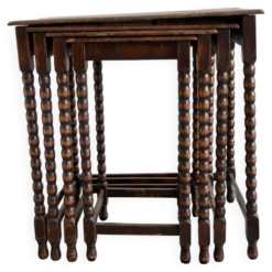 4 tables gigognes anciennes en bois tourné
