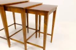Tables gigognes Art déco en acajou et bouleau teinté, NK Suède, années 1940