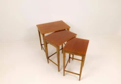 Tables gigognes Art déco en acajou et bouleau teinté, NK Suède, années 1940