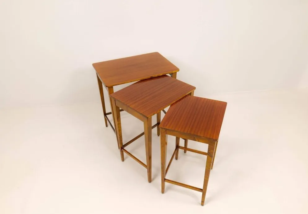 Tables gigognes Art déco en acajou et bouleau teinté, NK Suède, années 1940