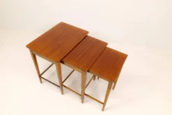 Tables gigognes Art déco en acajou et bouleau teinté, NK Suède, années 1940