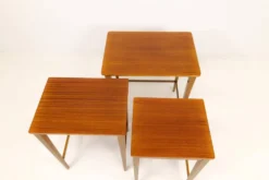 Tables gigognes Art déco en acajou et bouleau teinté, NK Suède, années 1940