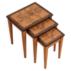 Tables gigognes Art Déco en bois figuré – ensemble de 3