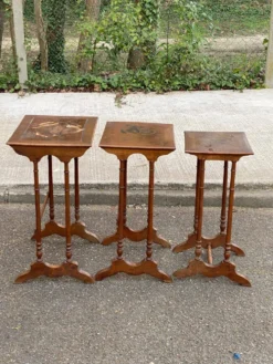 3 tables gigognes art nouveau bois massif et marqueterie 19ème