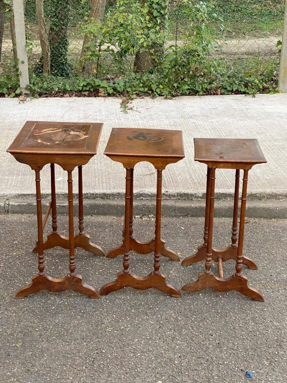 3 tables gigognes art nouveau bois massif et marqueterie 19ème