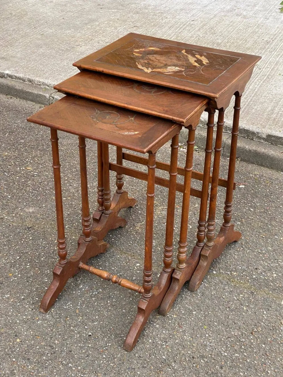 3 tables gigognes art nouveau bois massif et marqueterie 19ème