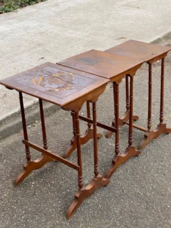 3 tables gigognes art nouveau bois massif et marqueterie 19ème