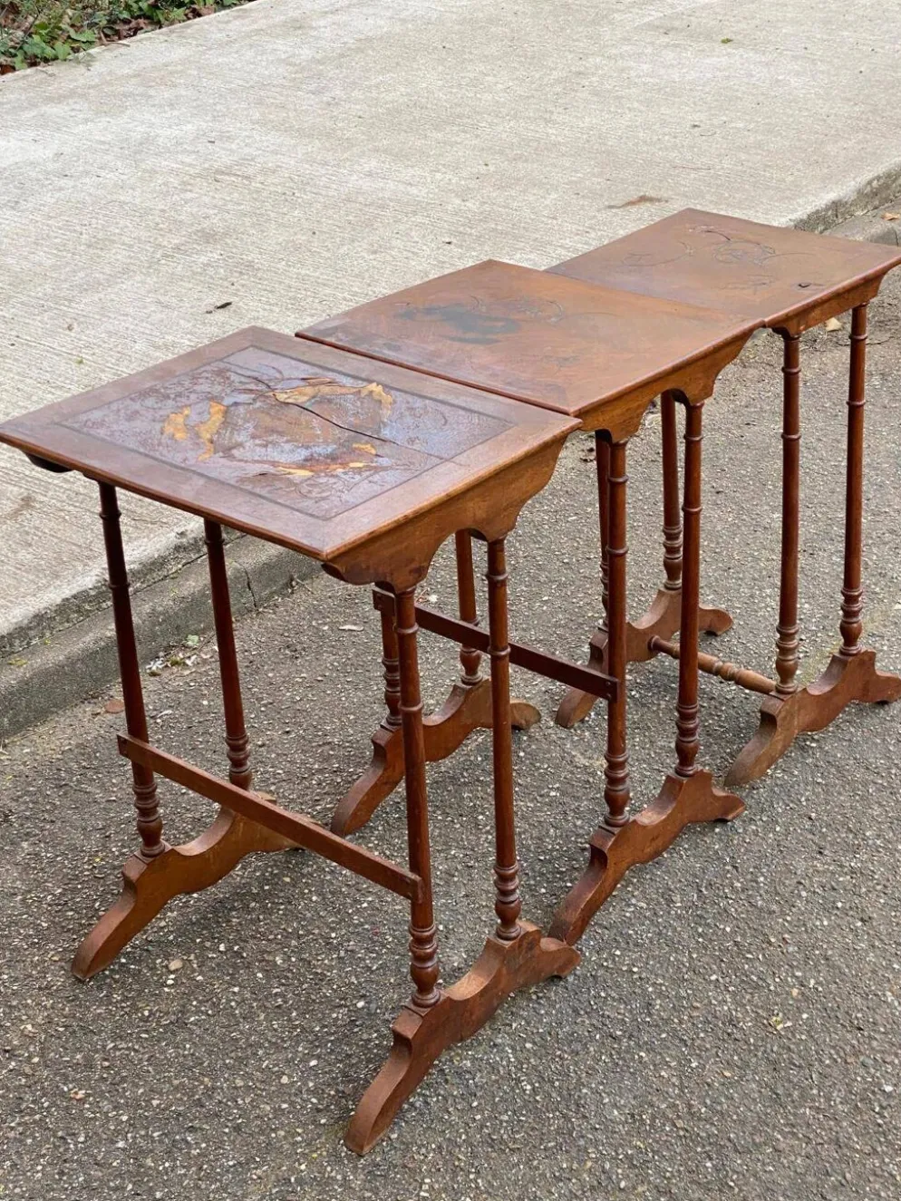3 tables gigognes art nouveau bois massif et marqueterie 19ème