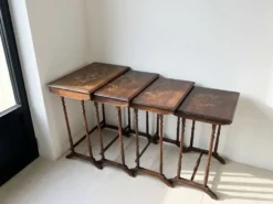 Tables gigognes Art nouveau en bois