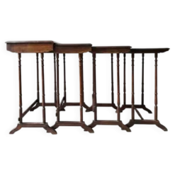 Tables gigognes Art nouveau en bois