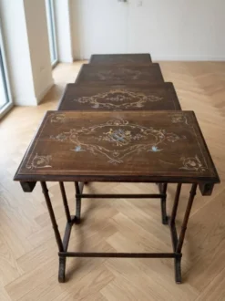 Tables gigognes Art nouveau en bois