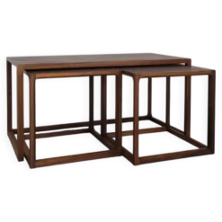 Tables gigognes attribuées à Aksel Kjesgaard, Danemark, années 1960, ensemble de 3.