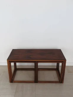 Tables gigognes attribuées à Aksel Kjesgaard, Danemark, années 1960, ensemble de 3.
