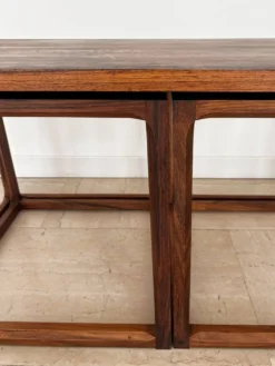 Tables gigognes attribuées à Aksel Kjesgaard, Danemark, années 1960, ensemble de 3.