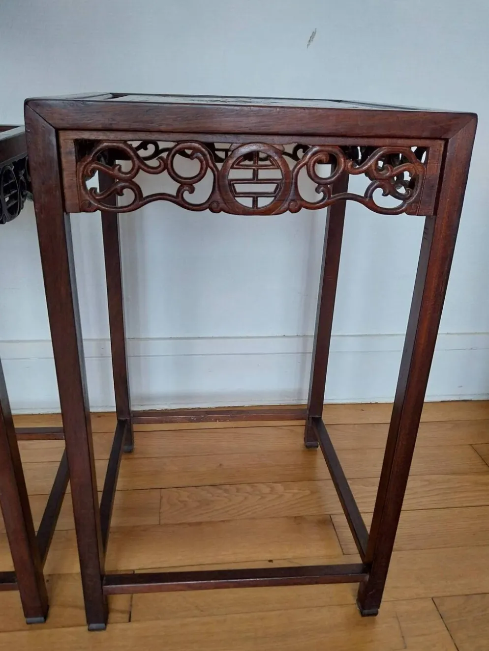 3 tables gigognes chinoises en bois et laiton