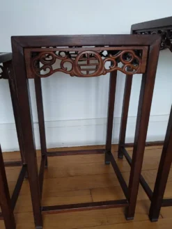 3 tables gigognes chinoises en bois et laiton