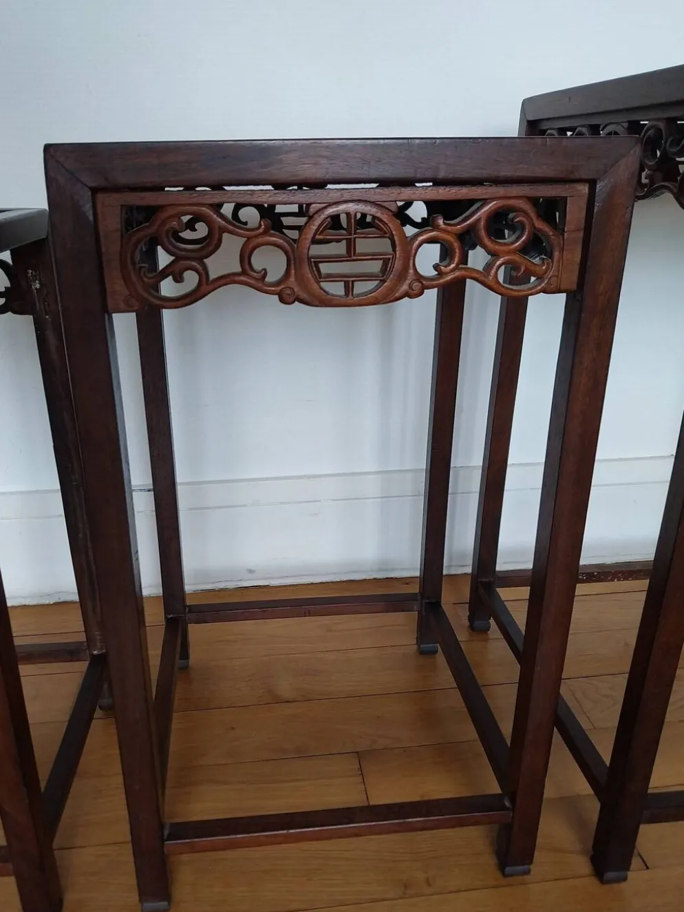 3 tables gigognes chinoises en bois et laiton