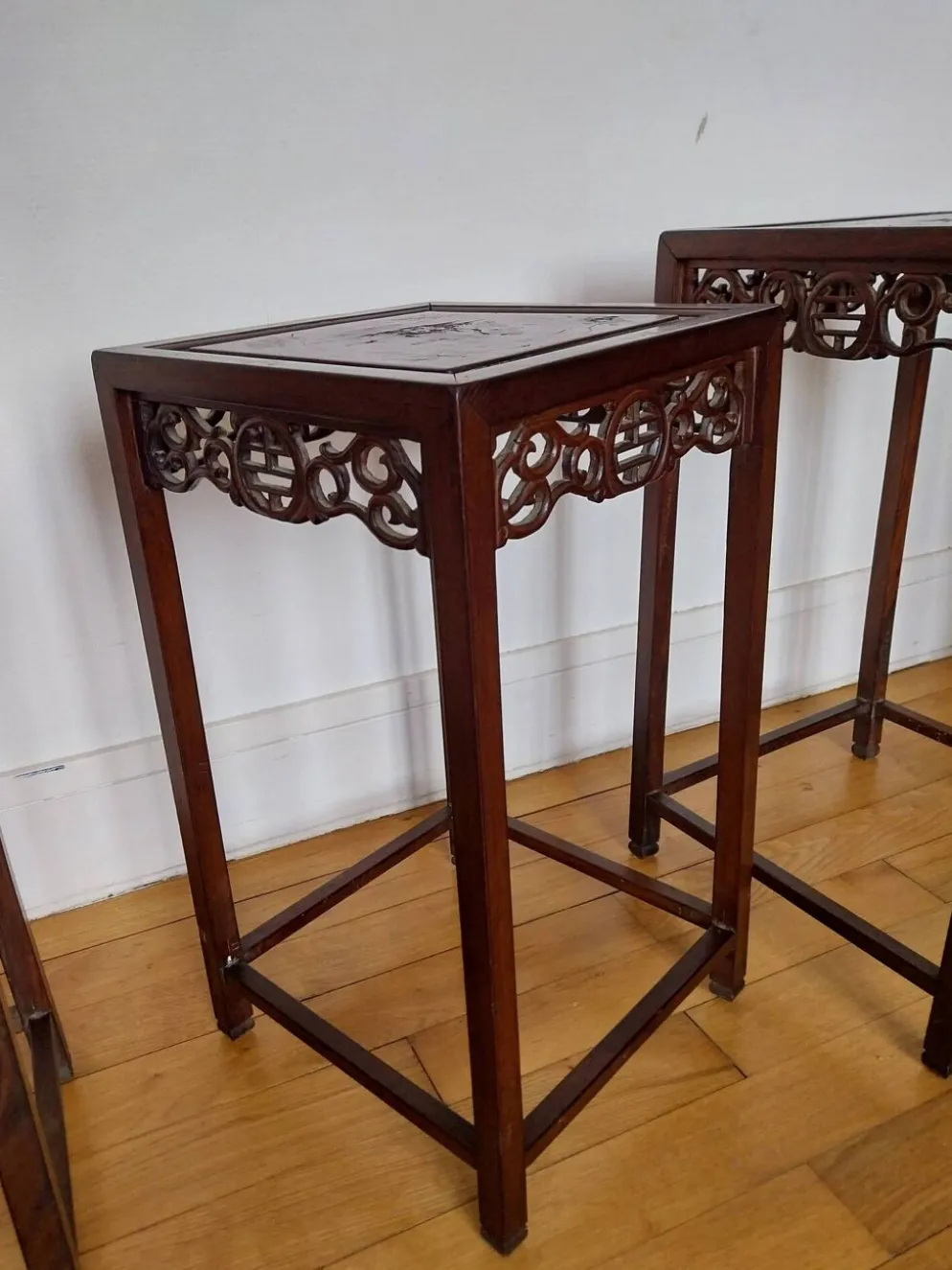 3 tables gigognes chinoises en bois et laiton