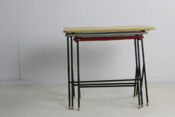 3 tables gigognes colorées, Pays-Bas années 1950