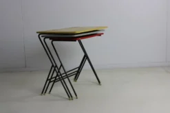 3 tables gigognes colorées, Pays-Bas années 1950