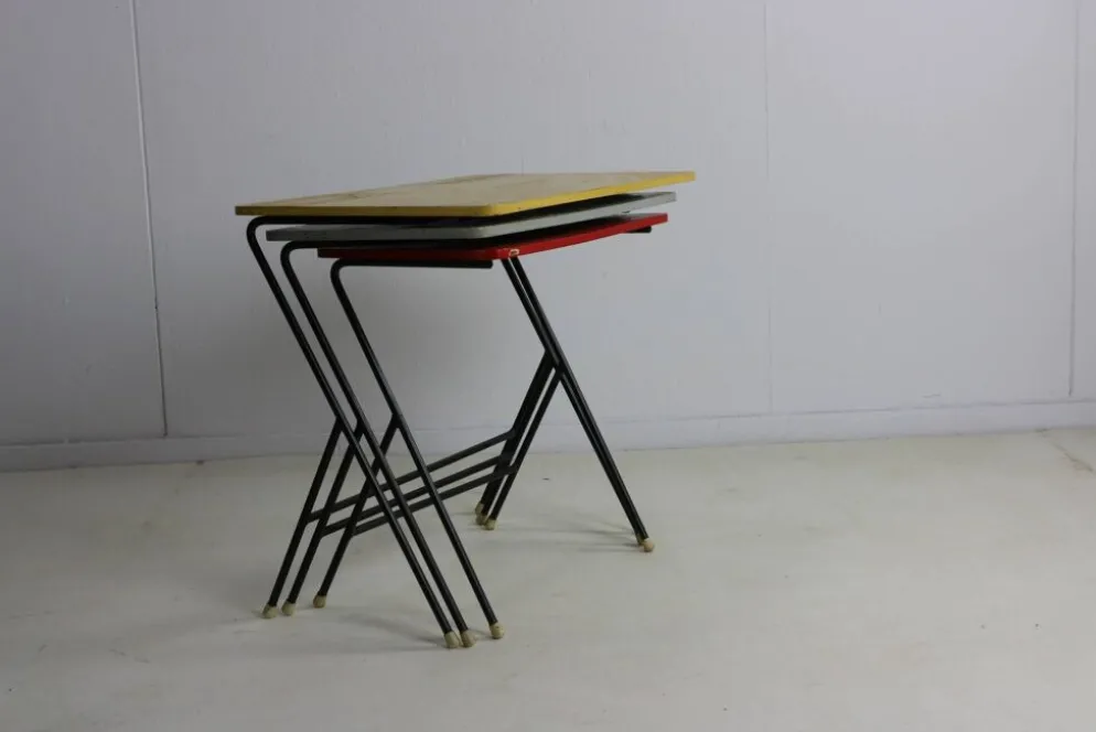 3 tables gigognes colorées, Pays-Bas années 1950
