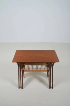 Tables gigognes danoises conçues par Johannes Andersen pour Silkeborg, années 1960.