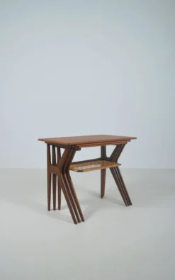 Tables gigognes danoises conçues par Johannes Andersen pour Silkeborg, années 1960.
