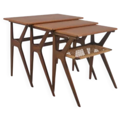 Tables gigognes danoises conçues par Johannes Andersen pour Silkeborg, années 1960.