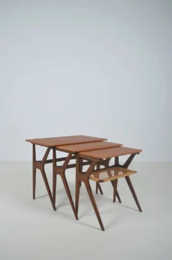 Tables gigognes danoises conçues par Johannes Andersen pour Silkeborg, années 1960.